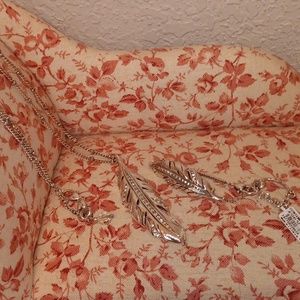 BIGHTON LEAF SHAPE CONTEMPO NECKLACE & BRACLET SET.